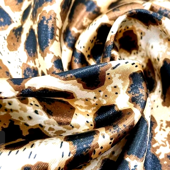 Beautiful Leopard Pattern Scarf - Picture 3 of 5